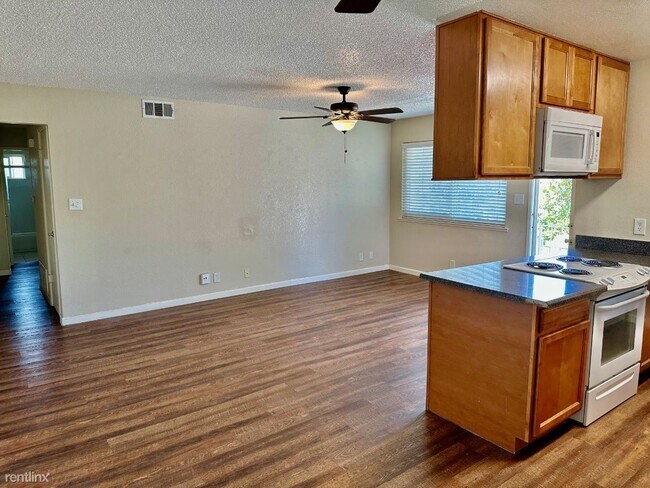 Building Photo - 2 br, 1 bath Condo - 431 W Alamos Ave