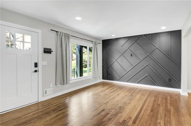 Foto del edificio - 2692 Rockcliff Rd SE