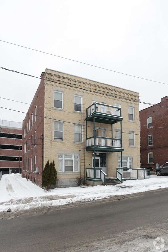 Building Photo - 18 Kent Ave