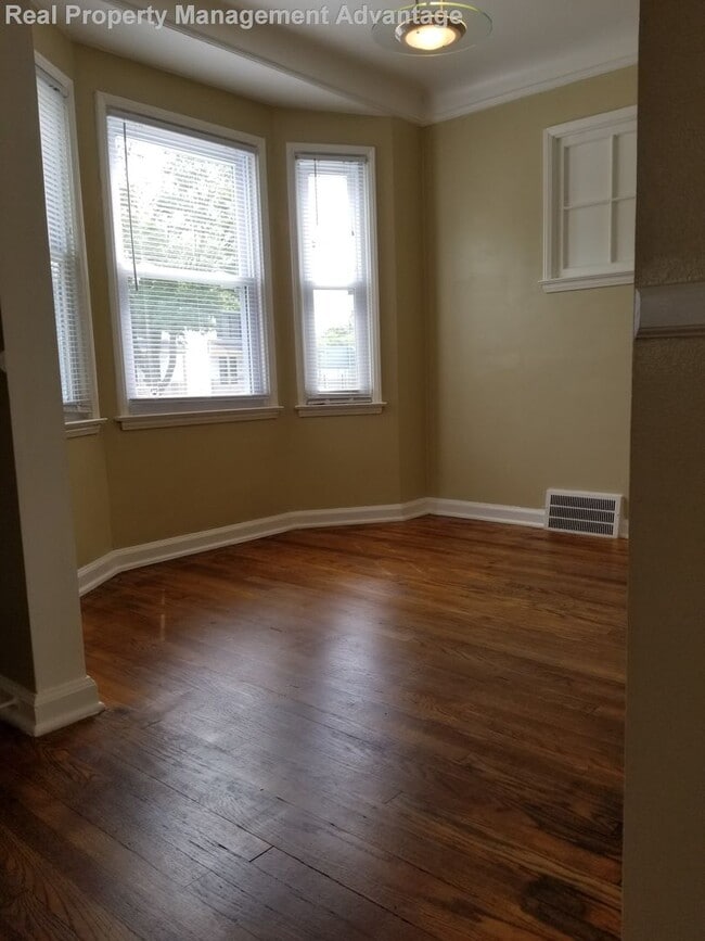 Foto del edificio - Meticulously Maintained 2 Bedrooms and 1.5...