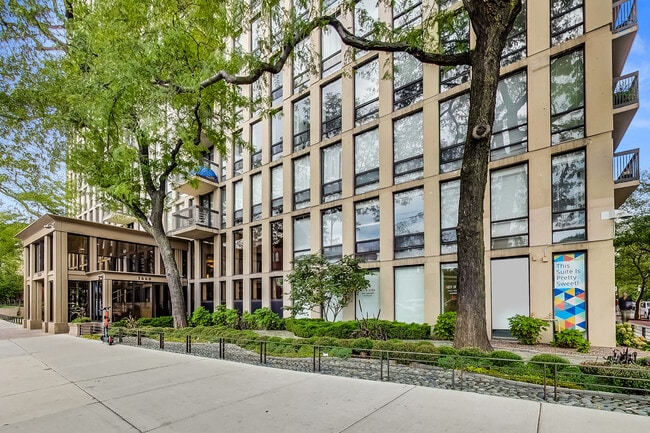 Building Photo - 1660 N La Salle Dr