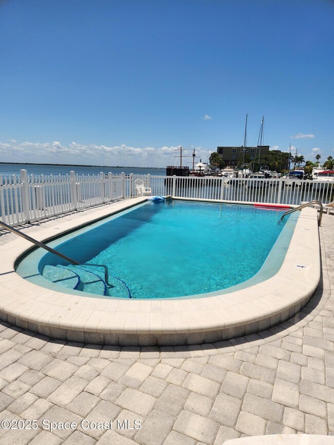 Foto del edificio - 390 W Cocoa Beach Causeway