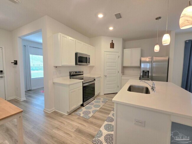 Foto del edificio - 6621 Sun Tree Cir