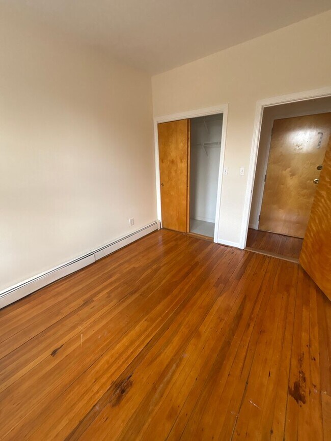 Building Photo - Bright 1BR with Heat & Hot Water Included Near Cleveland Circle