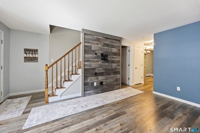 Building Photo - 135 Fairway Dr