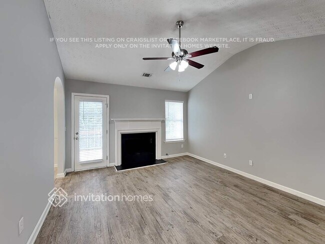 Foto del edificio - 821 Lorraine Ln