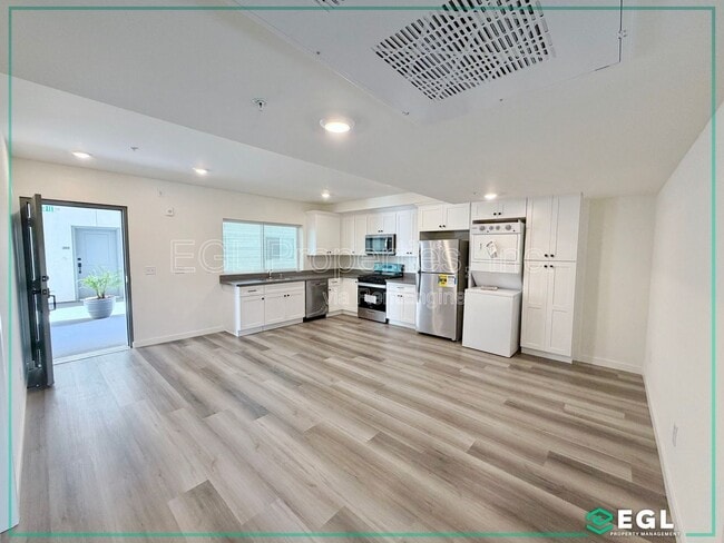 Interior Photo - 10505 Hawthorne