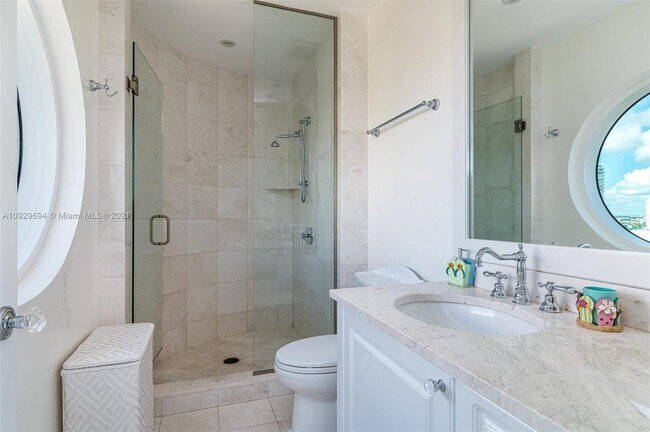 Building Photo - 16051 Collins Ave