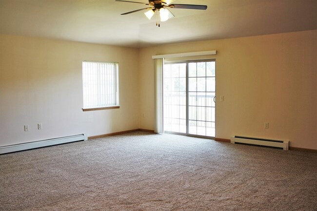 Building Photo - River Trail Estates - Half Off Security De...