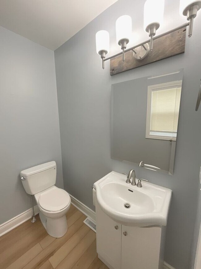 Building Photo - LEASING