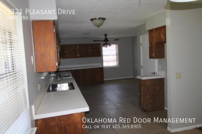 Building Photo - 3321 Pleasant Dr