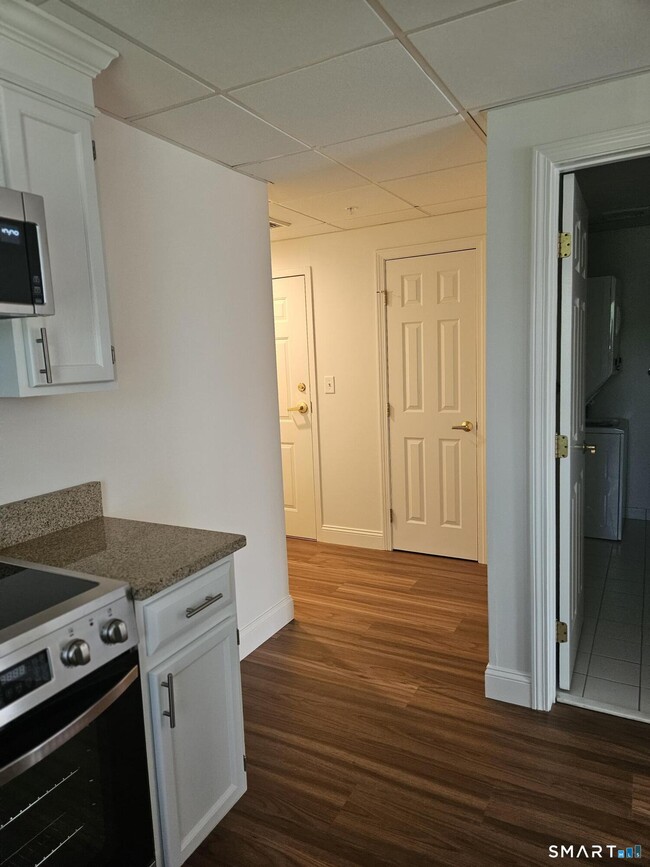 Foto del edificio - 100C Danbury Rd