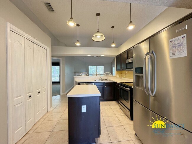 Foto del edificio - Cul-de-Sac Charm: Beautiful 4 Bedroom Home in Mary Esther Near Beaches and Bases!