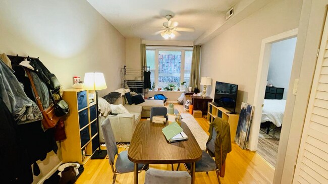 Foto del edificio - 1368 W Evergreen Ave