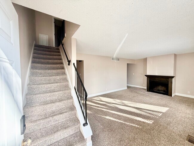 Sala de estar - 1428 N Wood Ct