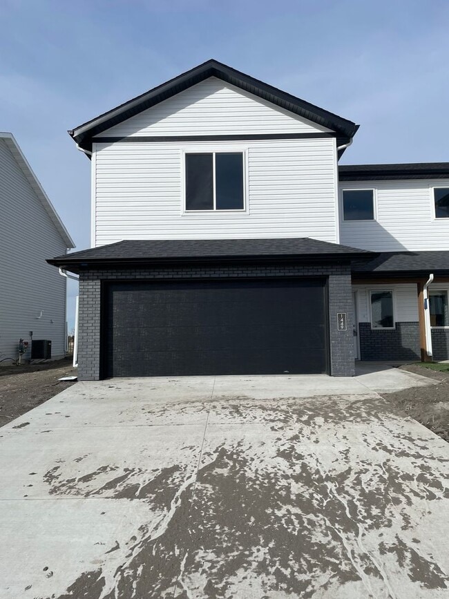 Building Photo - South Fargo - 3 Bedroom 2.5 Bath