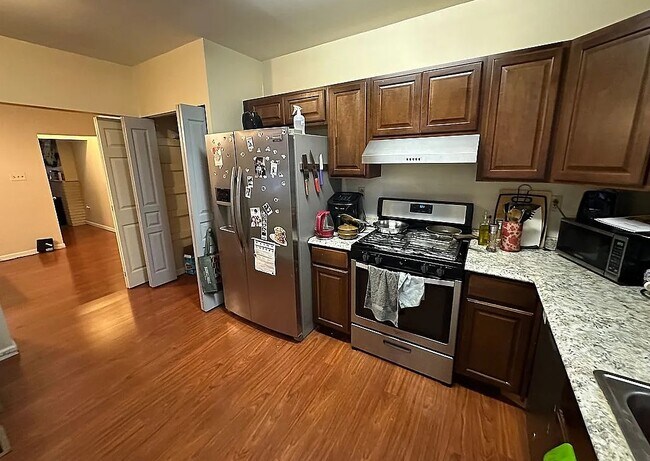 Foto del edificio - 142 Chesterfield Rd