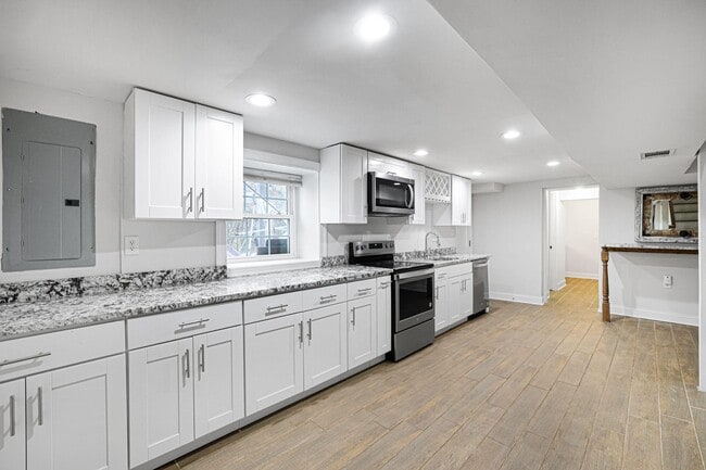 Building Photo - 3158 Westover Dr SE