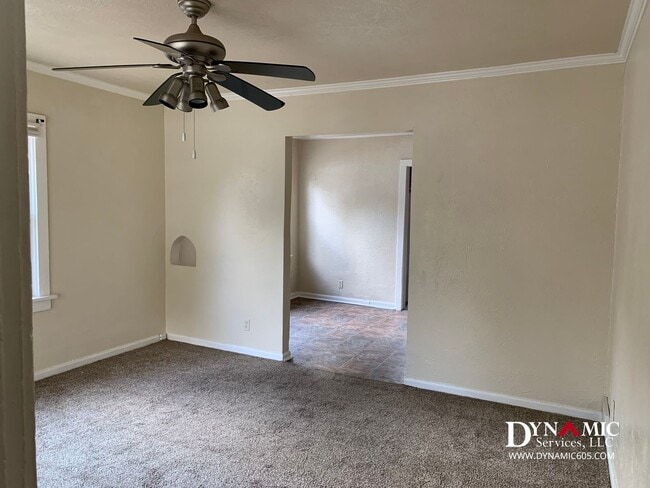 Building Photo - 4+ Bedroom, 2 Bath House By Augustana and USF