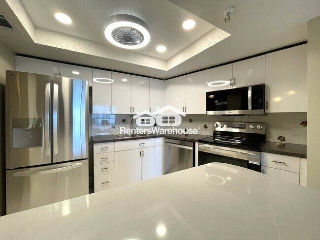 Building Photo - 7430 Sunshine Skyway Ln S