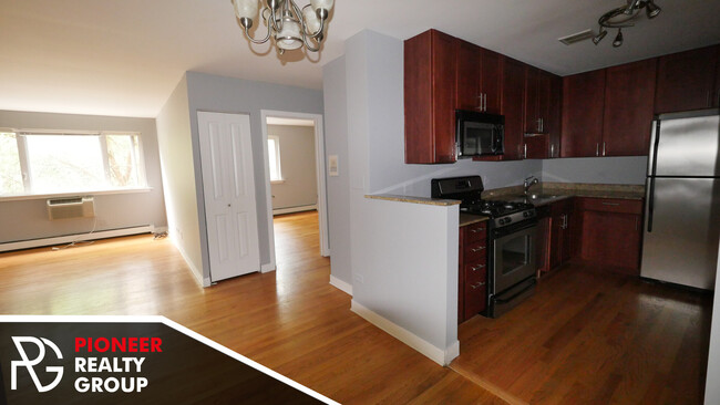 Building Photo - 625 W Wrightwood Ave