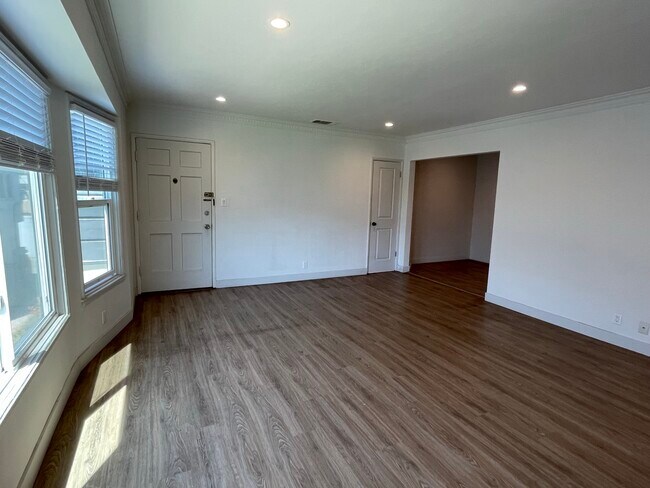 Building Photo - 1201 S Orange Grove Ave