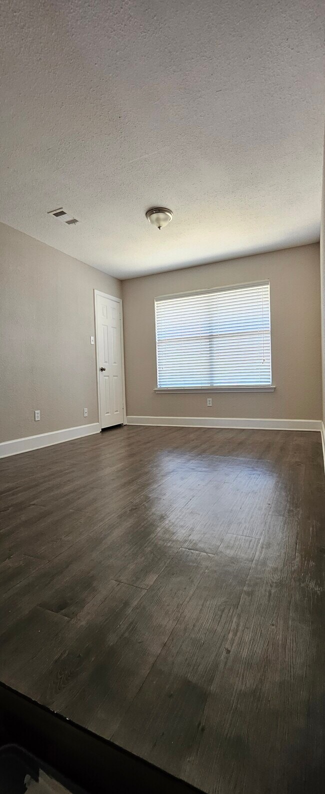 Foto del edificio - 2515 Eastwood Ln