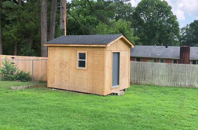 Storage Building - 14 Coatsland Dr