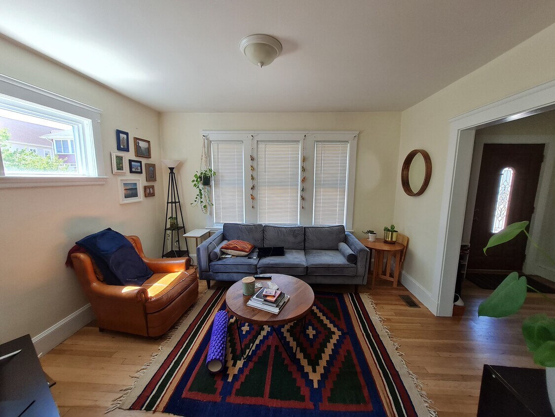 Primary Photo - 27 Brimmer St