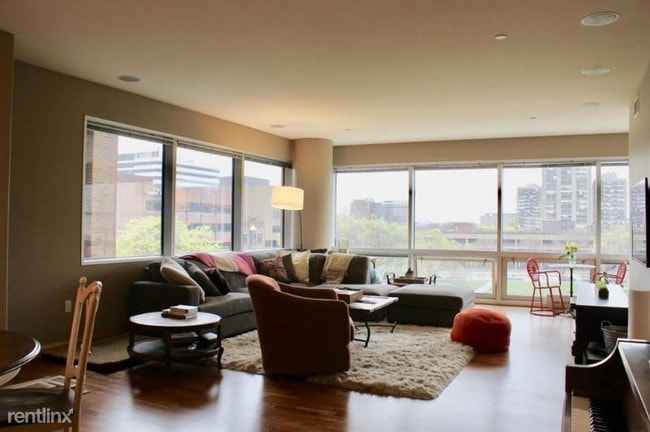 Building Photo - 2 br, 2 bath Condo - 545 E WELLS 502 Unit 502