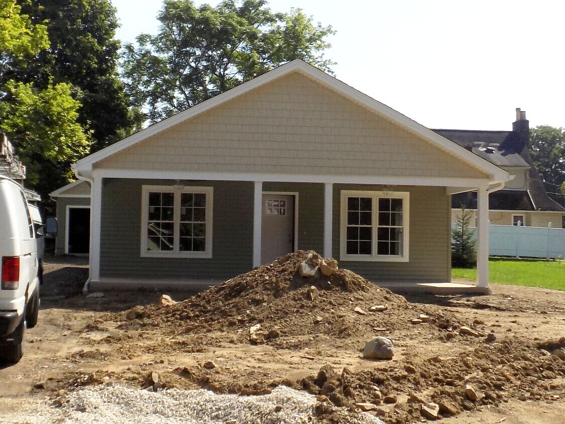 Primary Photo - 755 Mineral Springs Ave