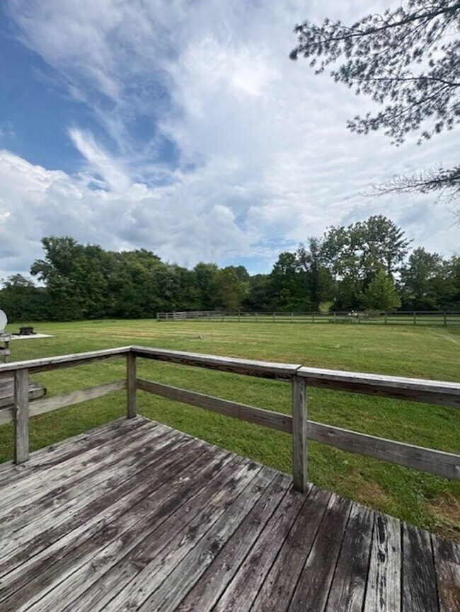 Foto del edificio - 13600 Sinking Creek Rd