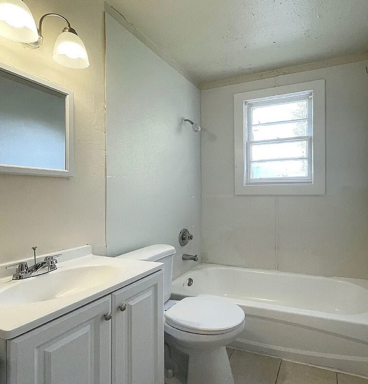 Foto principal - 1431 W 18th St