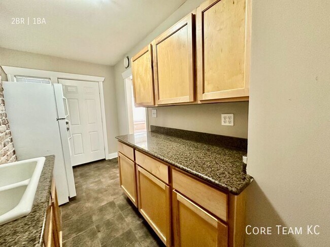 Building Photo - 2 Bed in South Hyde Park For Rent!