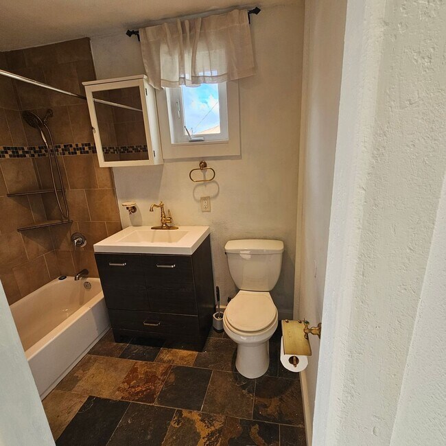 Building Photo - Home For Rent