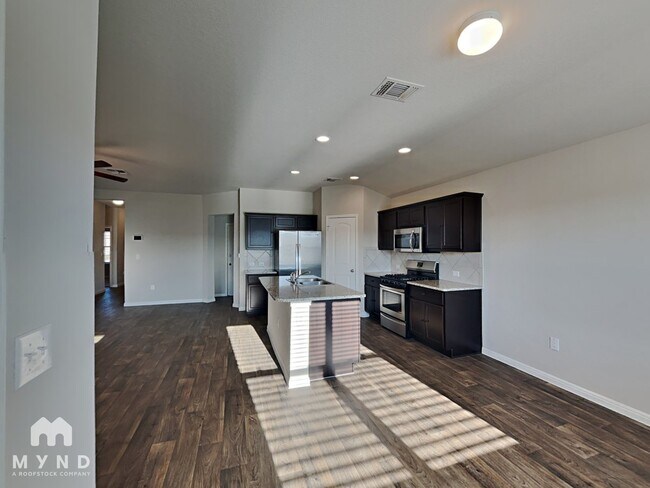 Building Photo - 10808 Seguin St