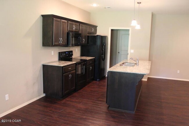 Building Photo - 5046 Raintree Cir