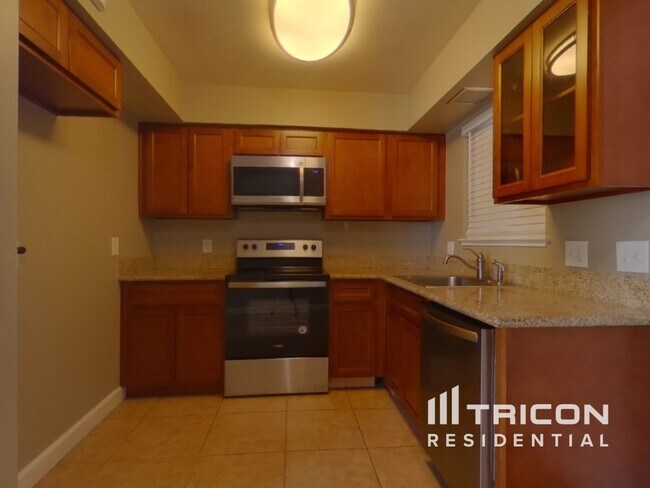 Building Photo - 98 1/2 Dean Way Folsom CA
