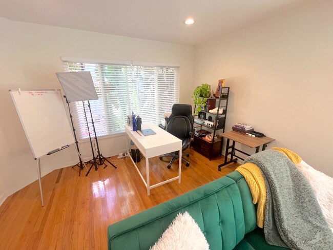 Foto del edificio - 1415 N Harper Ave