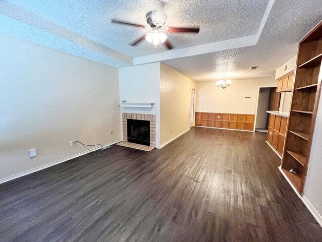 Building Photo - 2320 Miguel Ln