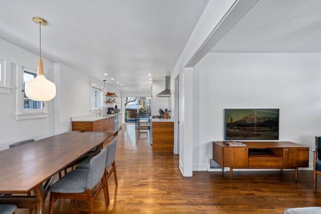 Foto del edificio - 1198 Browning Ave