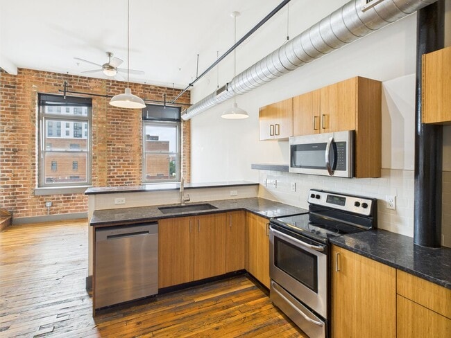 Building Photo - 1322 W Broad St