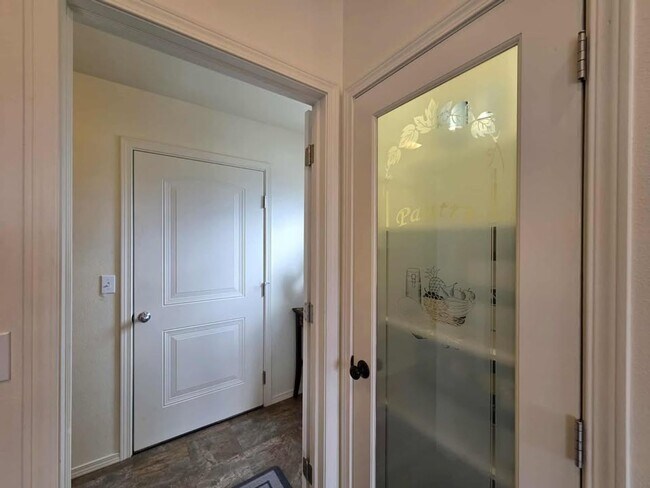 Building Photo - 3950 NE Vista del Rey Dr