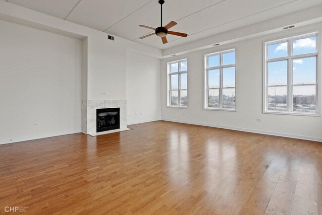 Building Photo - 2622 W Diversey Ave