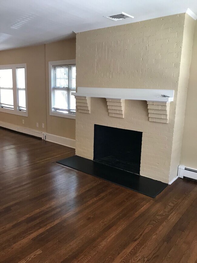 Photo - Charming 4 Bedroom Apartment