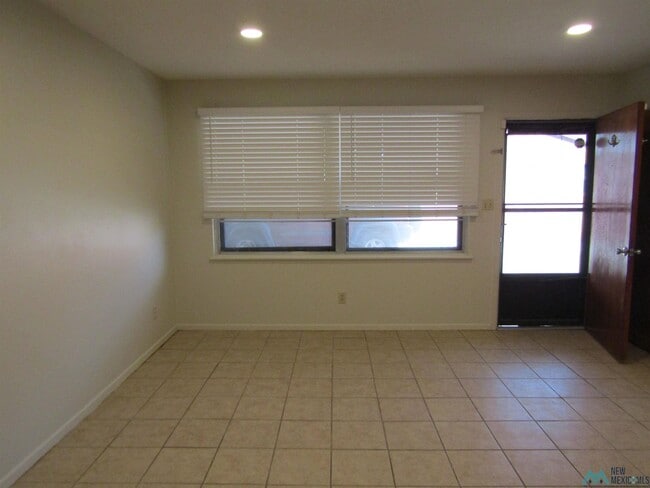 Foto del edificio - 1402 W Briscoe Ave