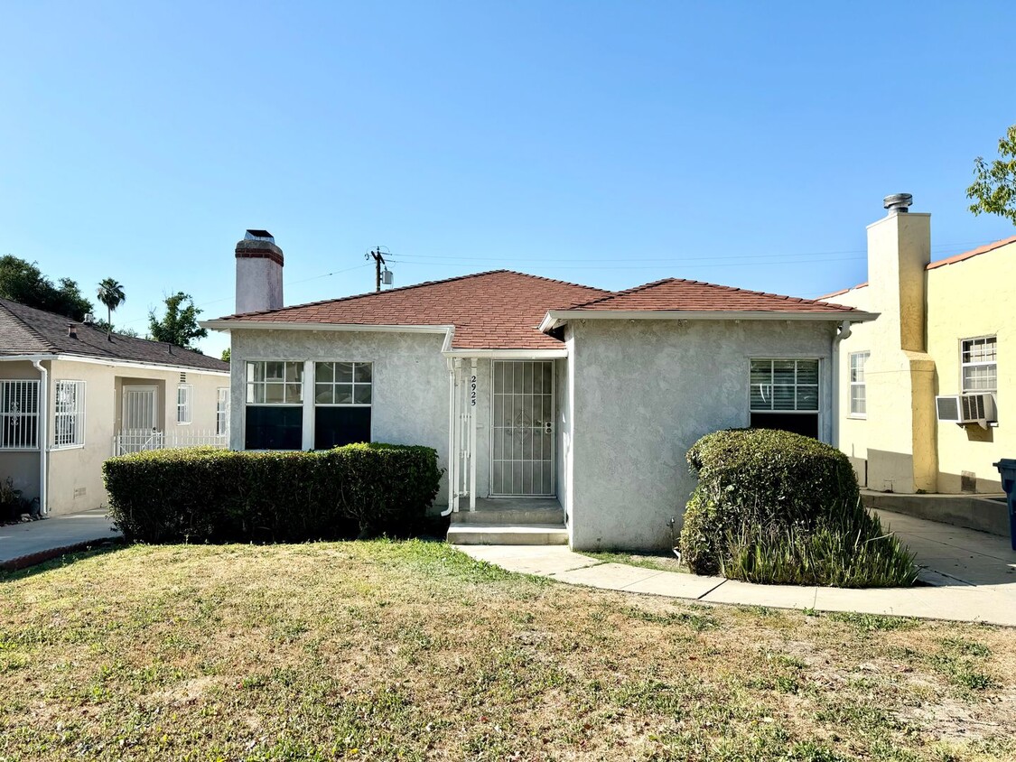 Primary Photo - *** 3 bed 2 bath Single family home in the...