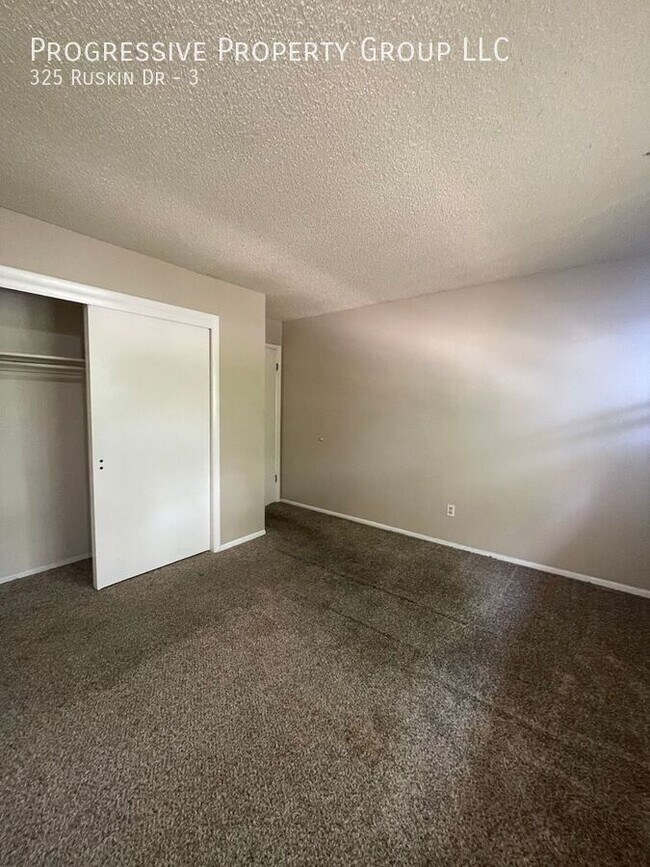 Building Photo - 325 Ruskin Dr