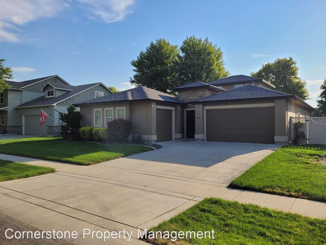 Primary Photo - 3 br, 2.5 bath House - 4446 N. Abruzzo Ave.