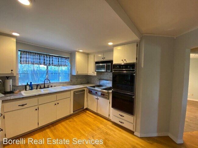 Foto del edificio - 4 br, 2.5 bath House - 511 Bluff Drive